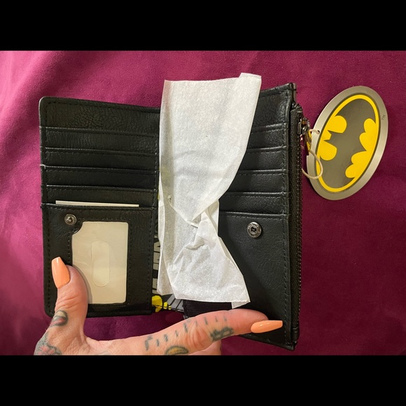LOUNGEFLY DC COMICS BATMAN 80TH ANNIVERSARY WALLET - Picture 6 of 7